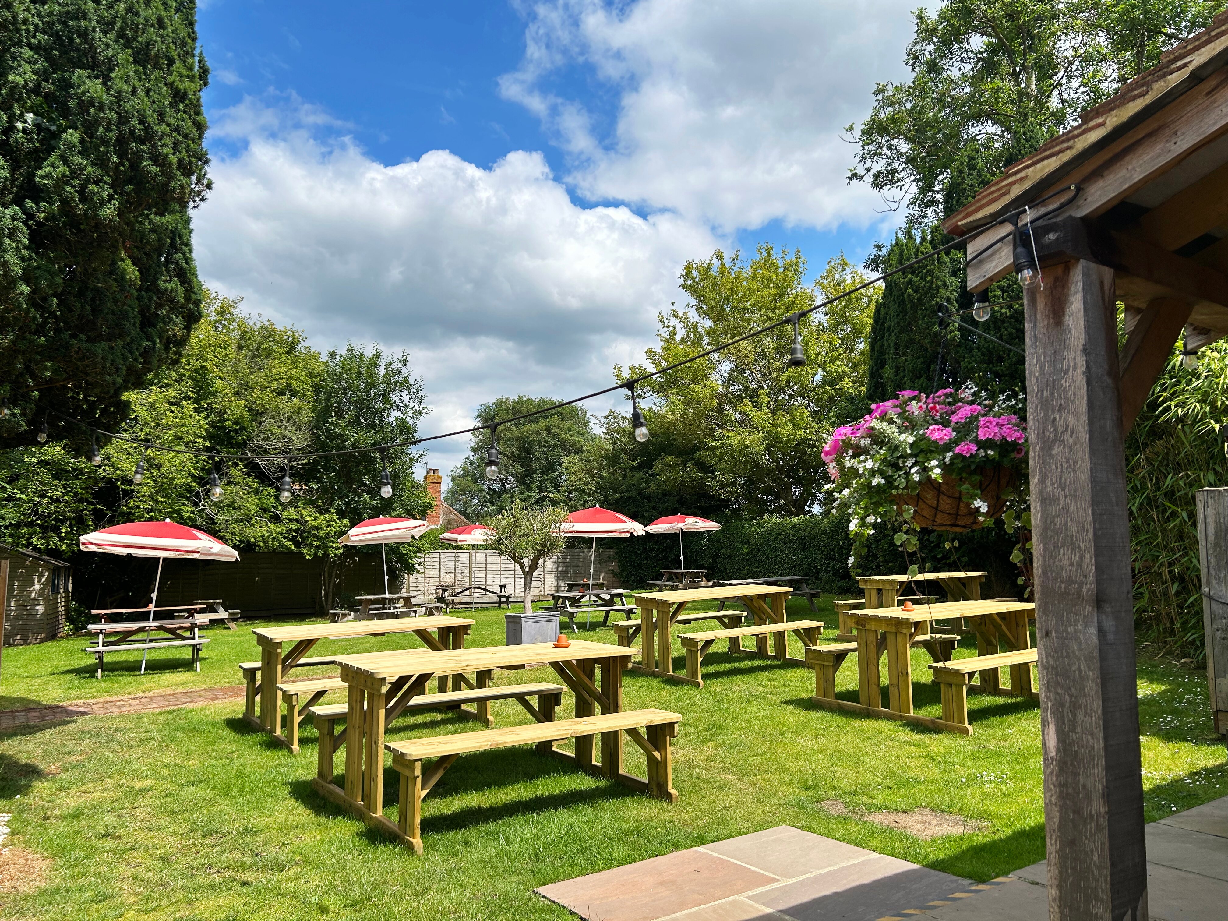 The Bear Inn, Hartfield-餐饮