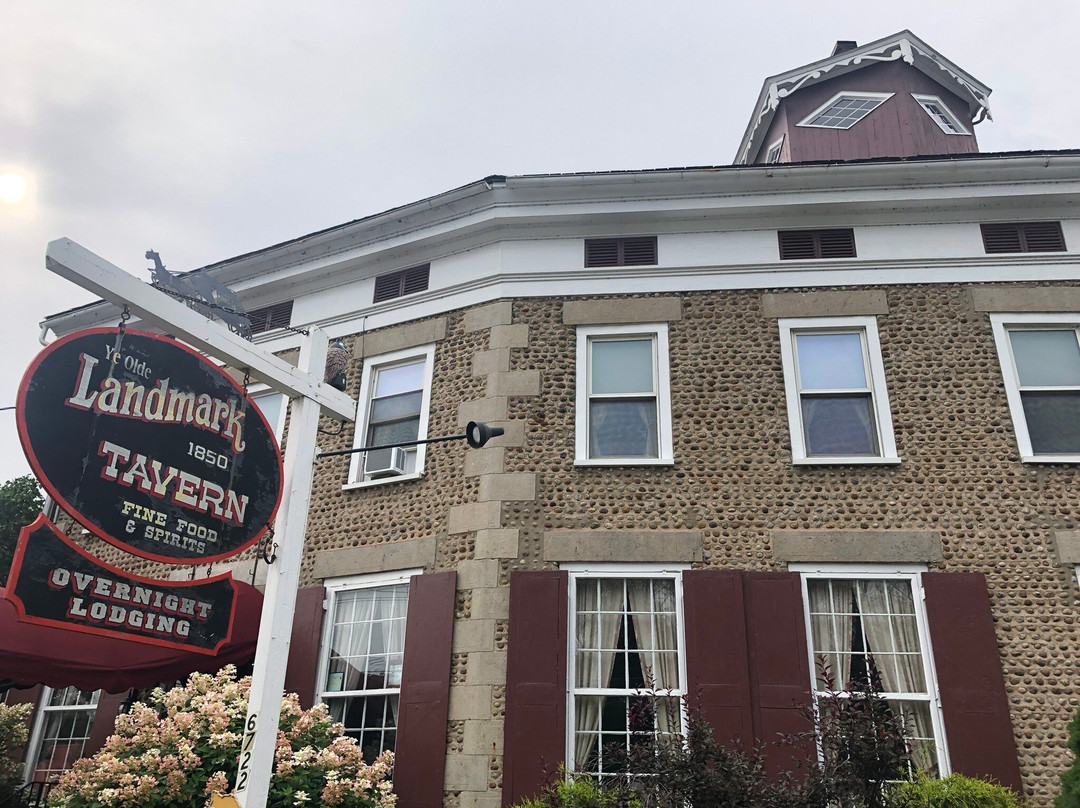 Ye Olde Landmark Tavern主图