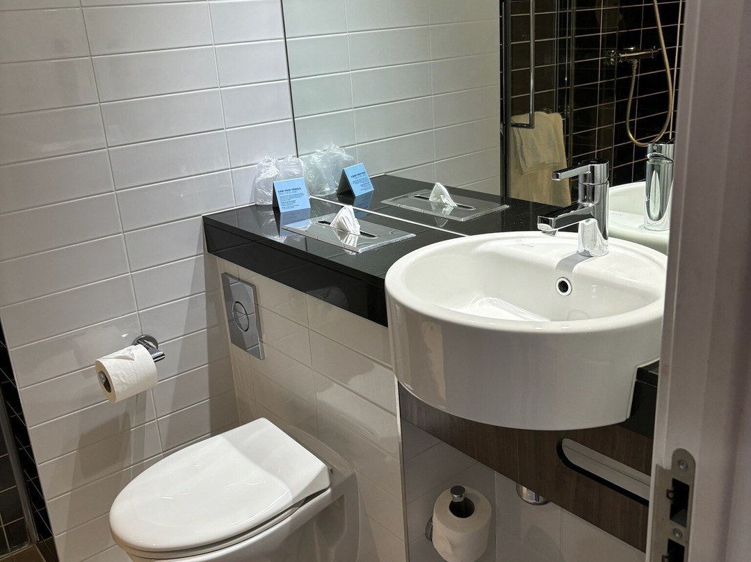 快捷假日剑桥达克斯福德M11高速公路10号岔口酒店主图