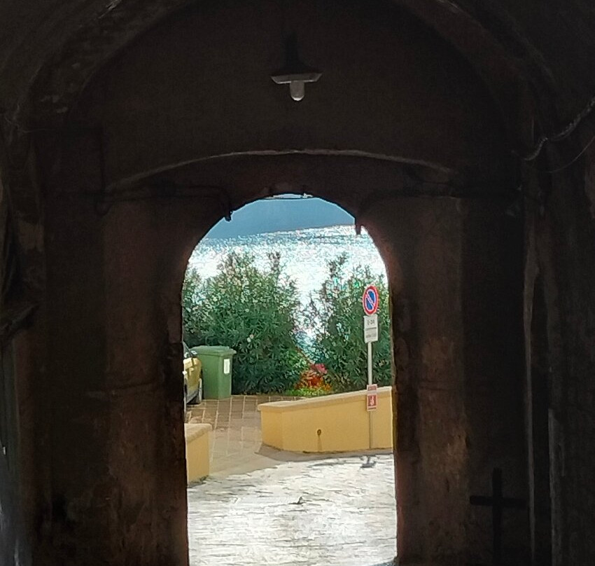 Palazzo D'Avalos景点图片