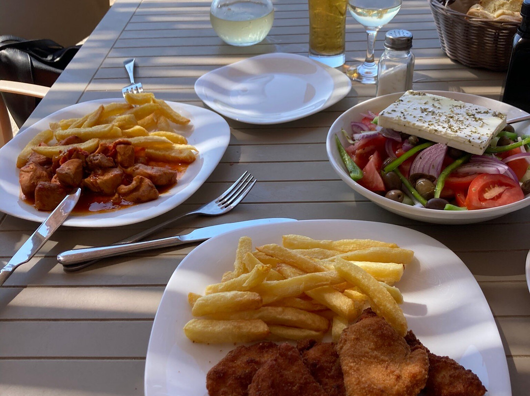 Delfini Beach Bar-Kini必去景点