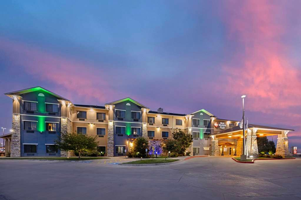 Best Western Plus Emerald Inn & Suites主图