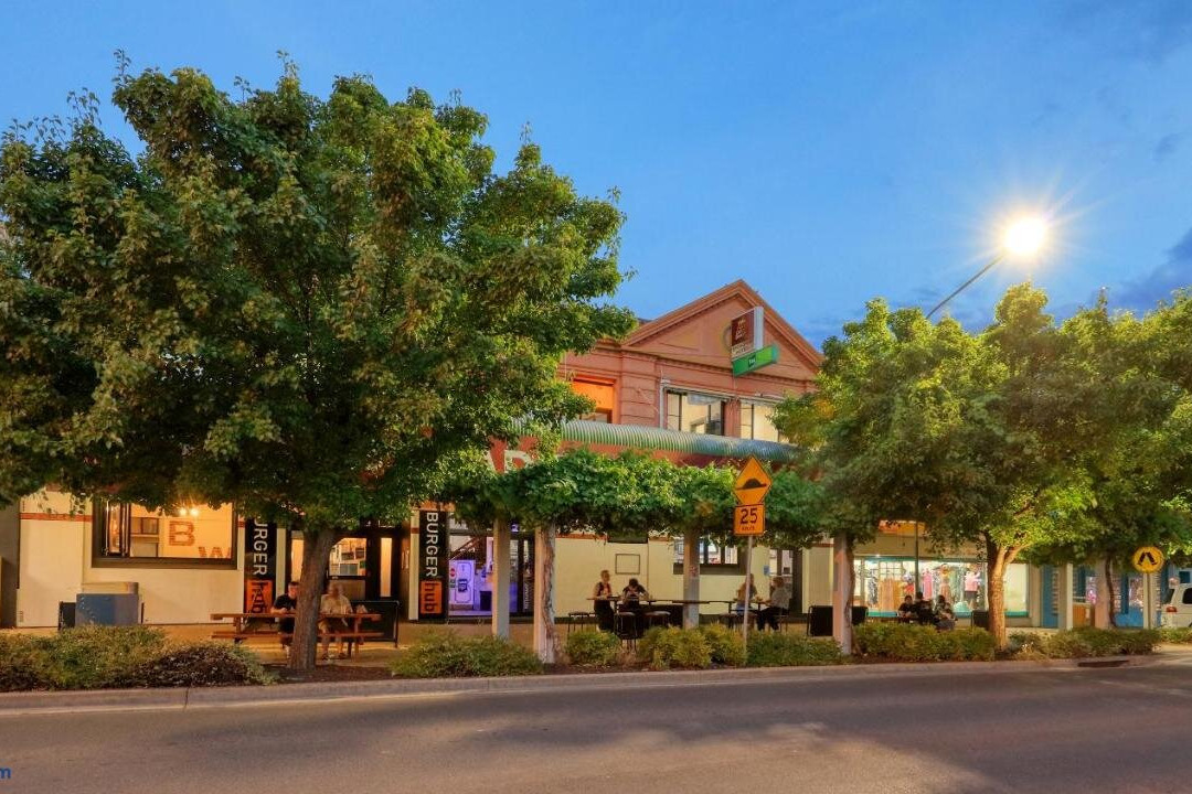 Trundle酒店住宿-Broadway Hotel