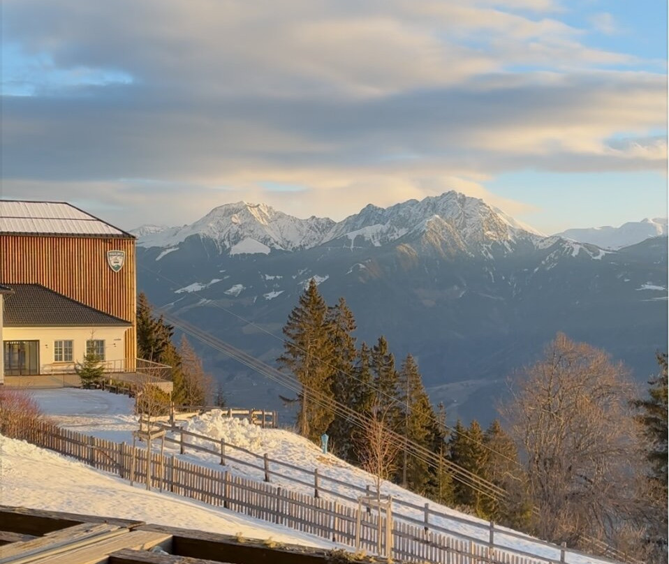 维吉露斯山度假酒店主图