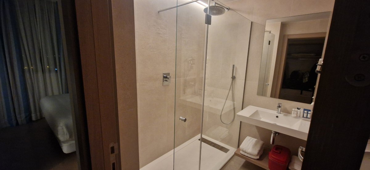 LCB Hotel Fuenlabrada-浴室