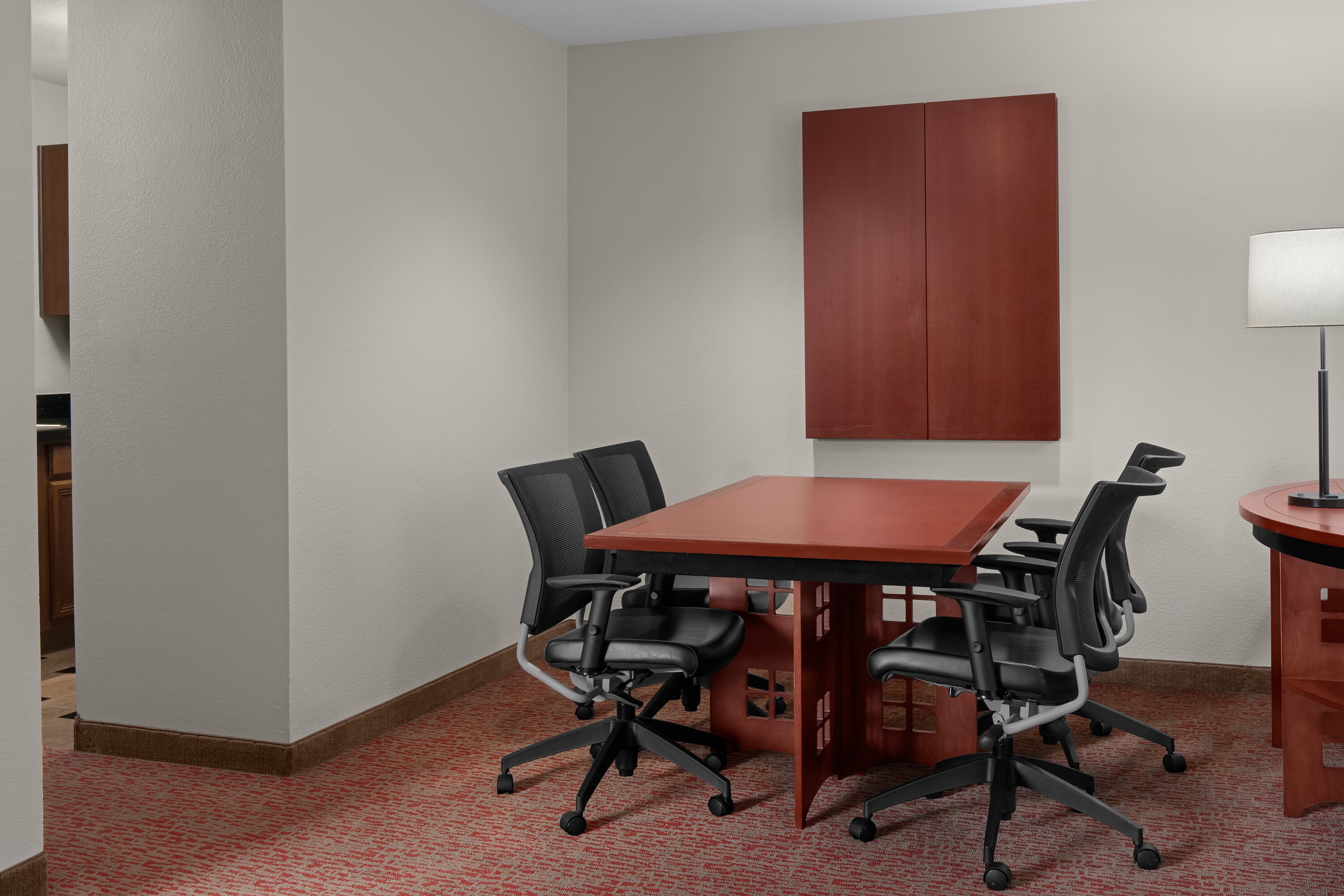 伦顿拉克斯珀兰丁全套房酒店-客卧