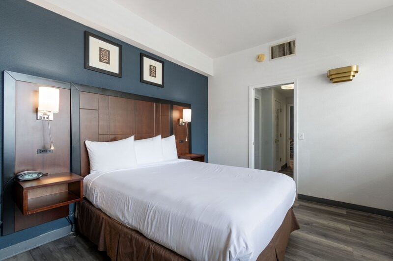 Lions Gate Hotel主图