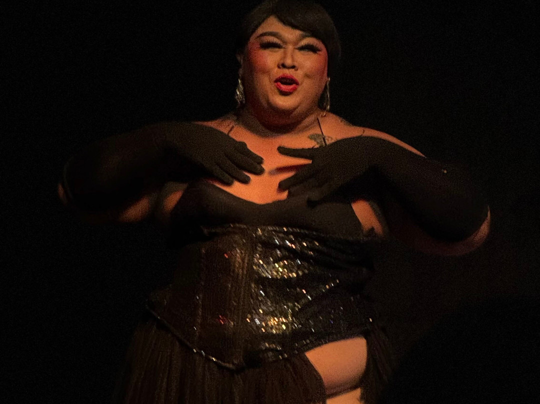 Moo Moo Cabaret show bar景点图片