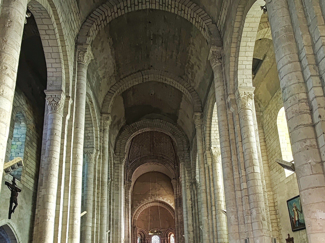 Eglise Notre Dame – Ancienne collegiale Saint-Outrille-Chatillon-sur-Indre必去景点
