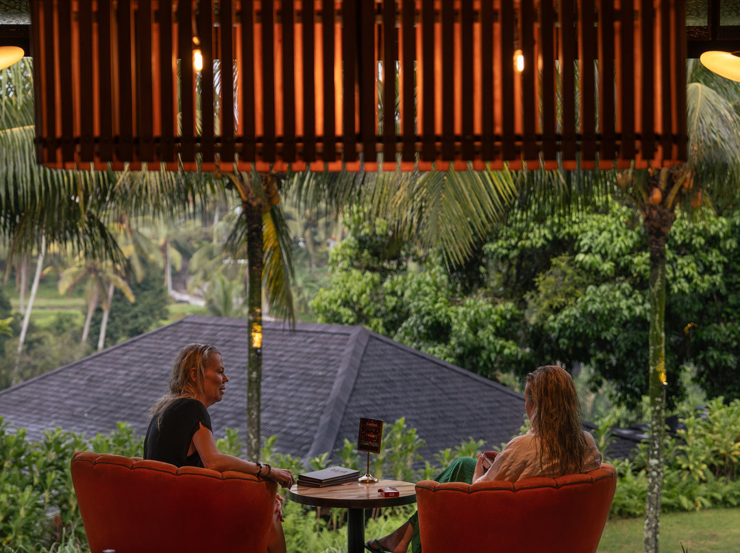 Blind Pig Lounge & Bar