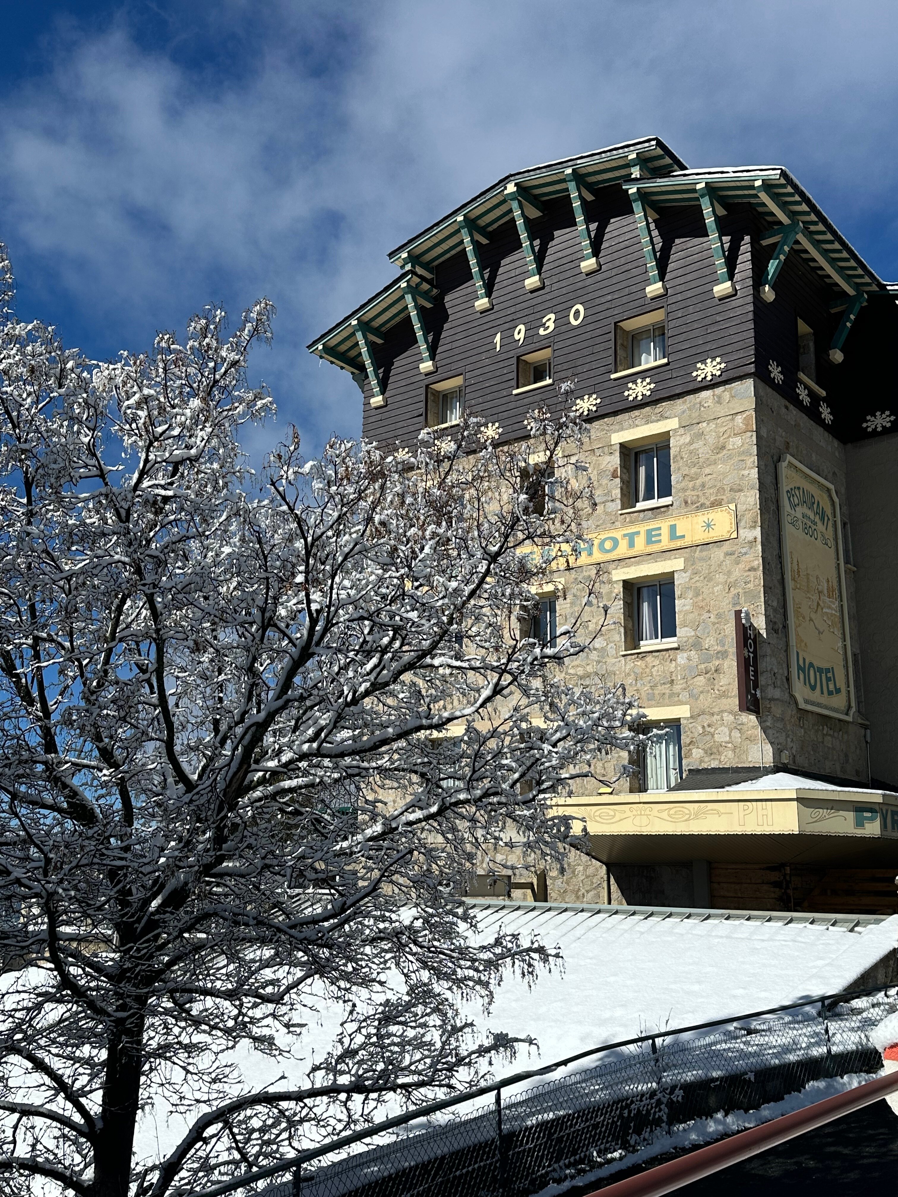 Pyrenees Hotel-浴室