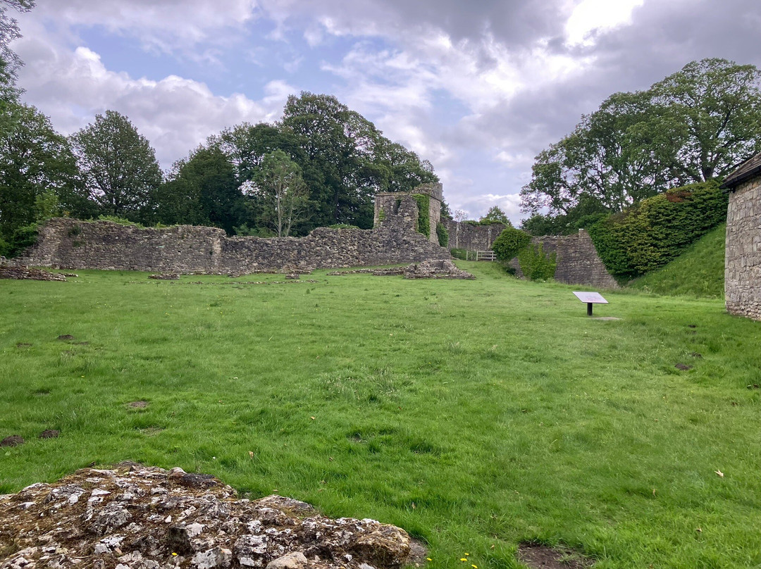Pickering Castle景点图片