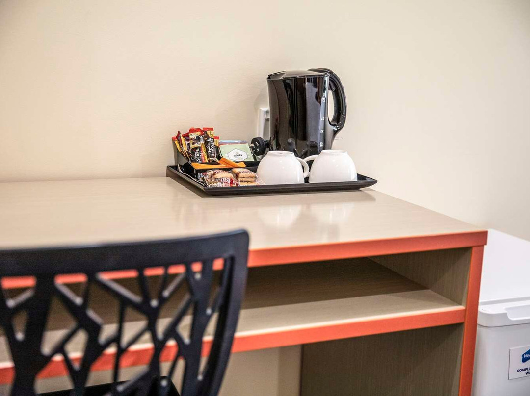 Nightcap at High Flyer Hotel主图