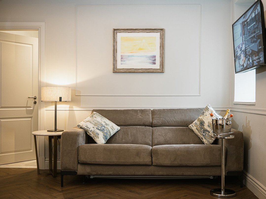 特拉利大酒店主图