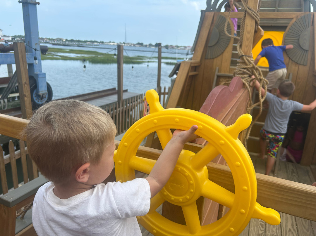 Mad Viking Dock Bar & Grill