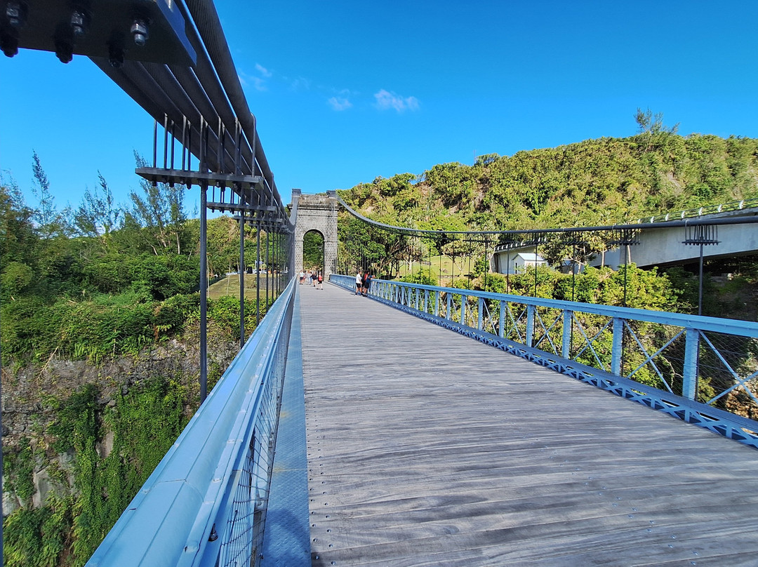 Pont Suspendu de la Rivière de l'Est-圣罗斯必去景点