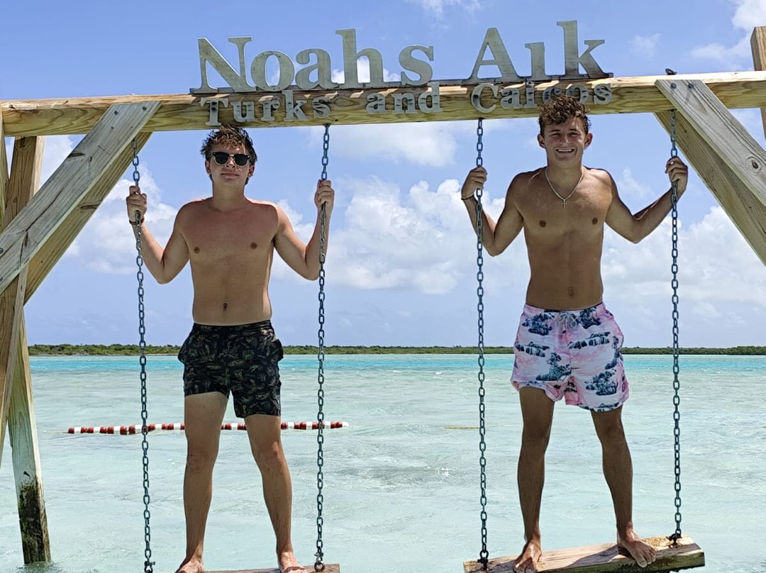 Waves Splitter Charters-Leeward Settlement必去景点