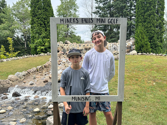 Miners Falls Mini Golf-缪尼辛必去景点