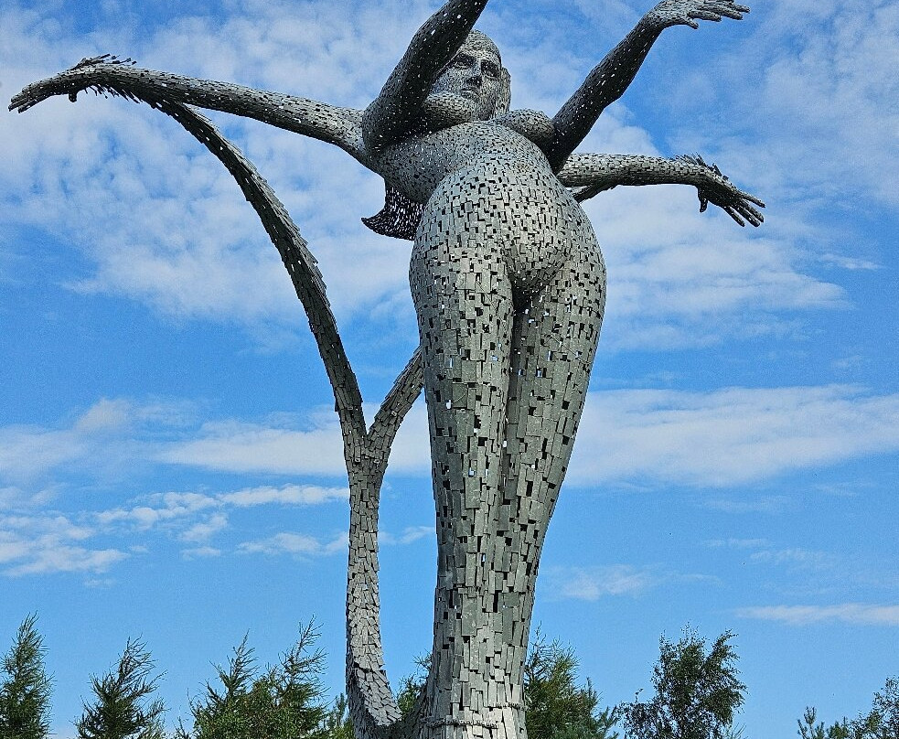 Arria The Mermaid Sculpture-坎伯诺尔德必去景点