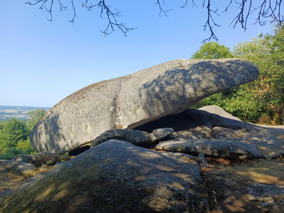 Les Pierres Jaumâtres-Toulx-Sainte-Croix必去景点
