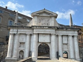 Porta San Giacomo-贝加莫必去景点