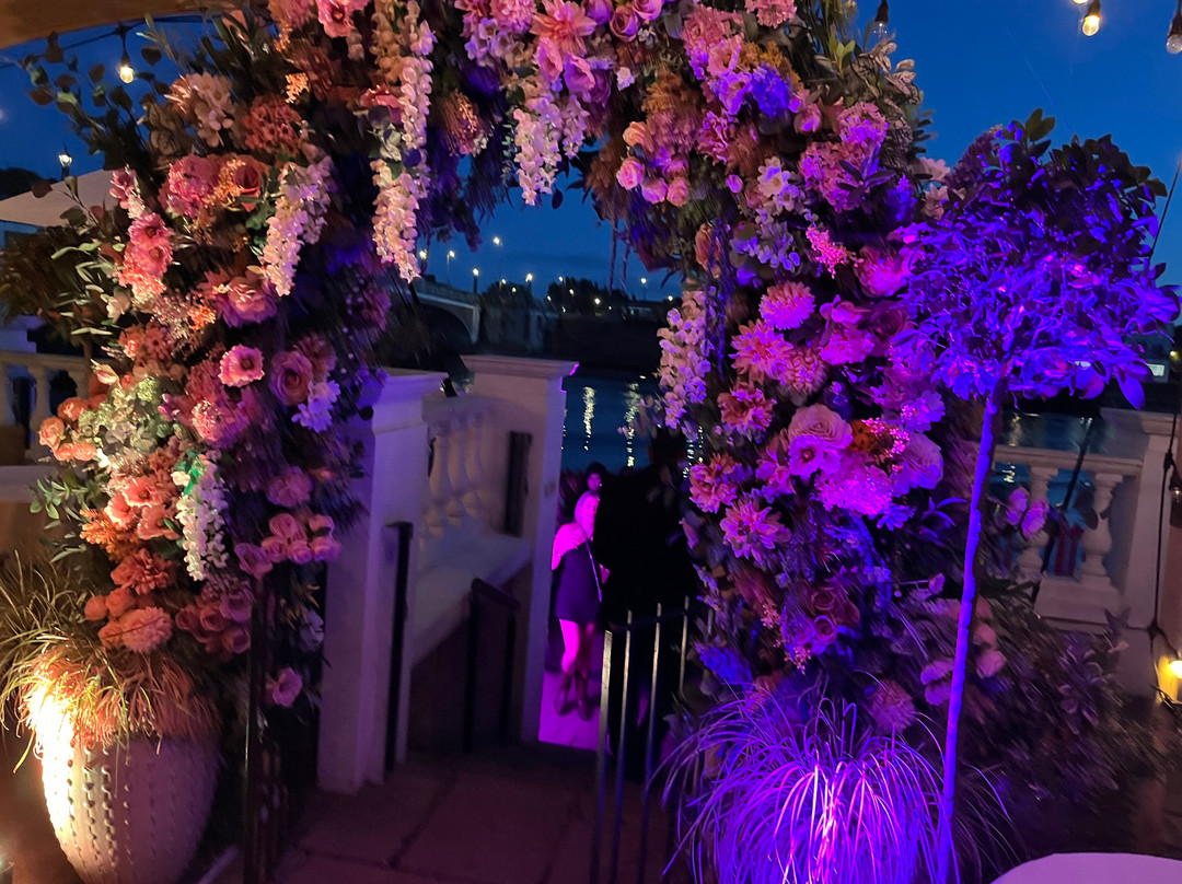 卡尔顿迈特酒店主图