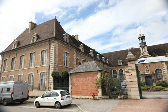 Hôpital Saint-Laurent-Seurre必去景点