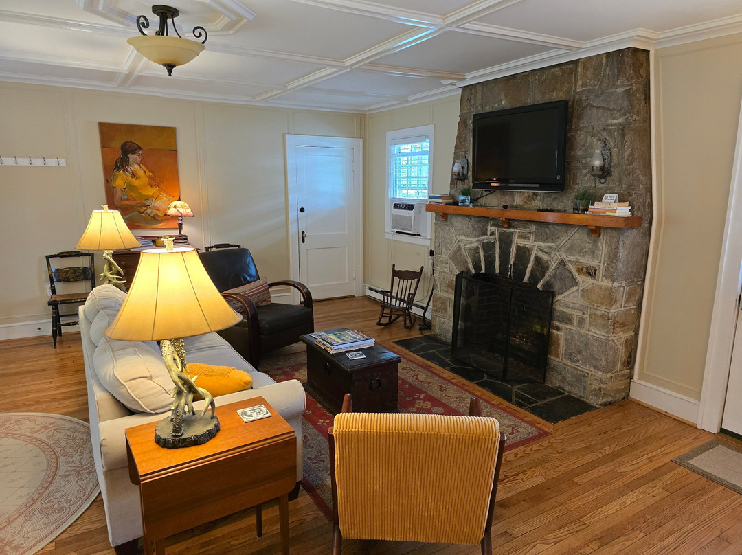 The Pine Tavern Lodge主图