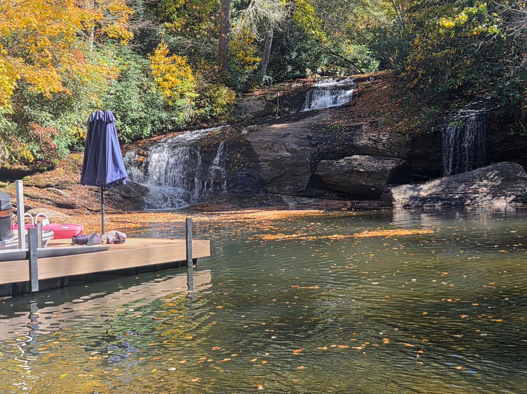 Lake Glenville Scenic Waterfall Cruises-Cashiers必去景点