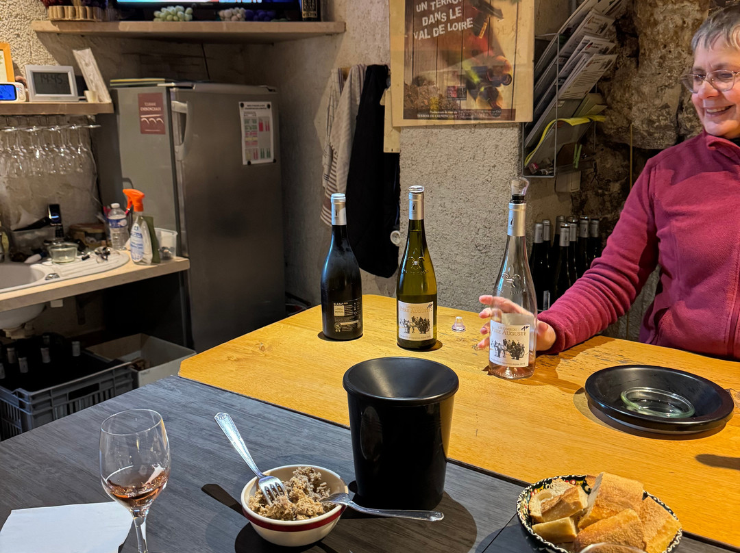 Caves du Père Auguste-Civray-de-Touraine必去景点