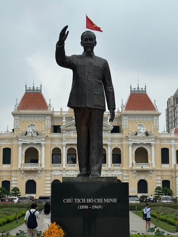 President ho Chi Minh Statue-胡志明市必去景点