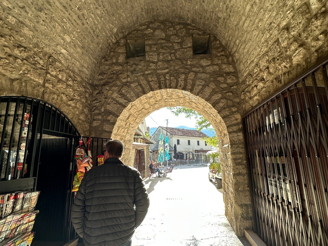 Gates-Tunnel-特雷比涅必去景点