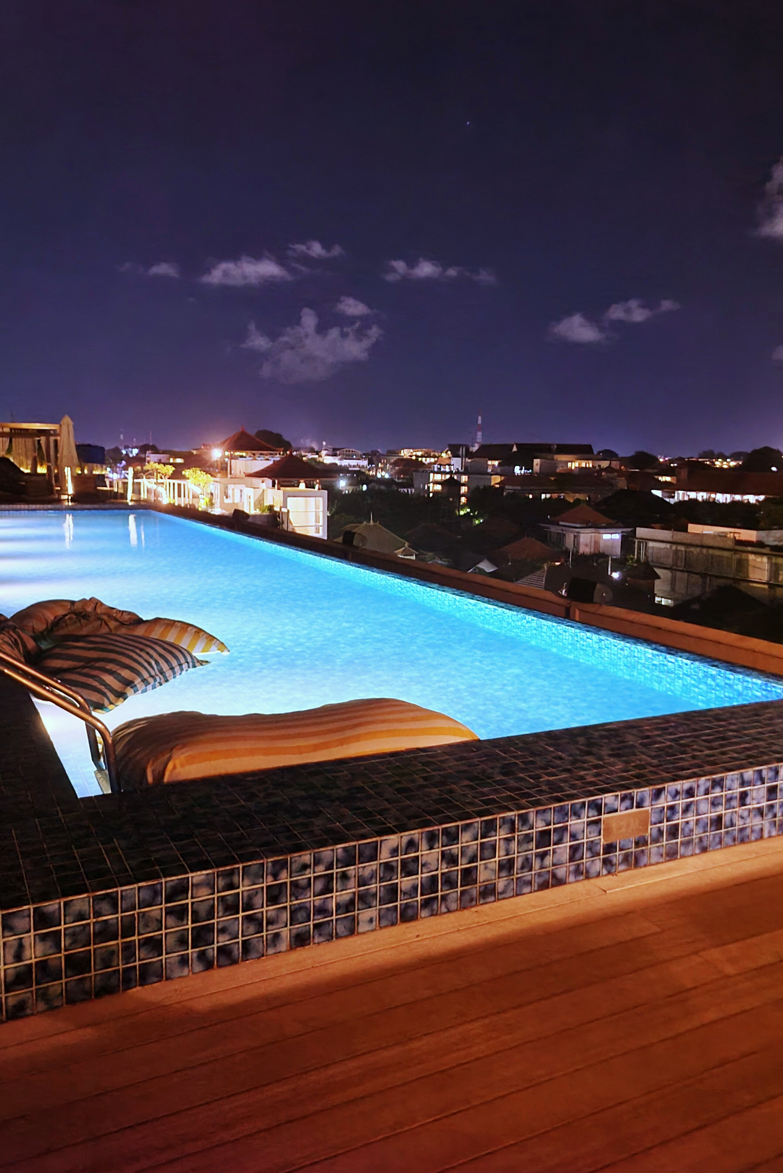 MAMAKA by Ovolo-泳池