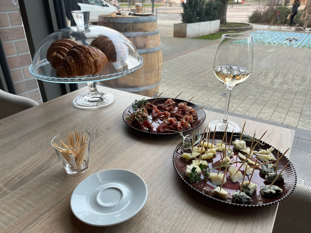 Velvet Vine Gastro Wine Bar & Wine shop