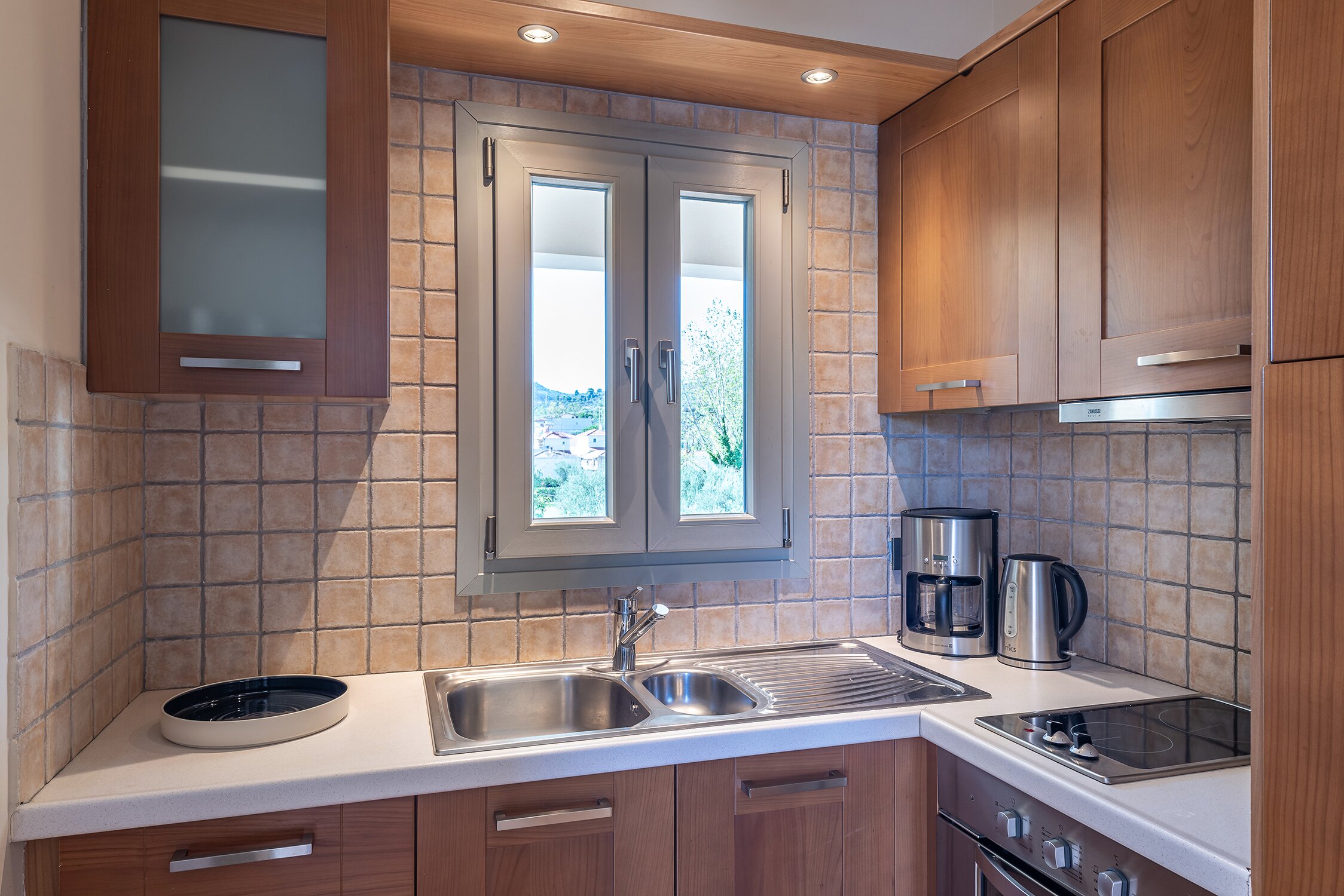 华美伦式公寓酒店-客卧