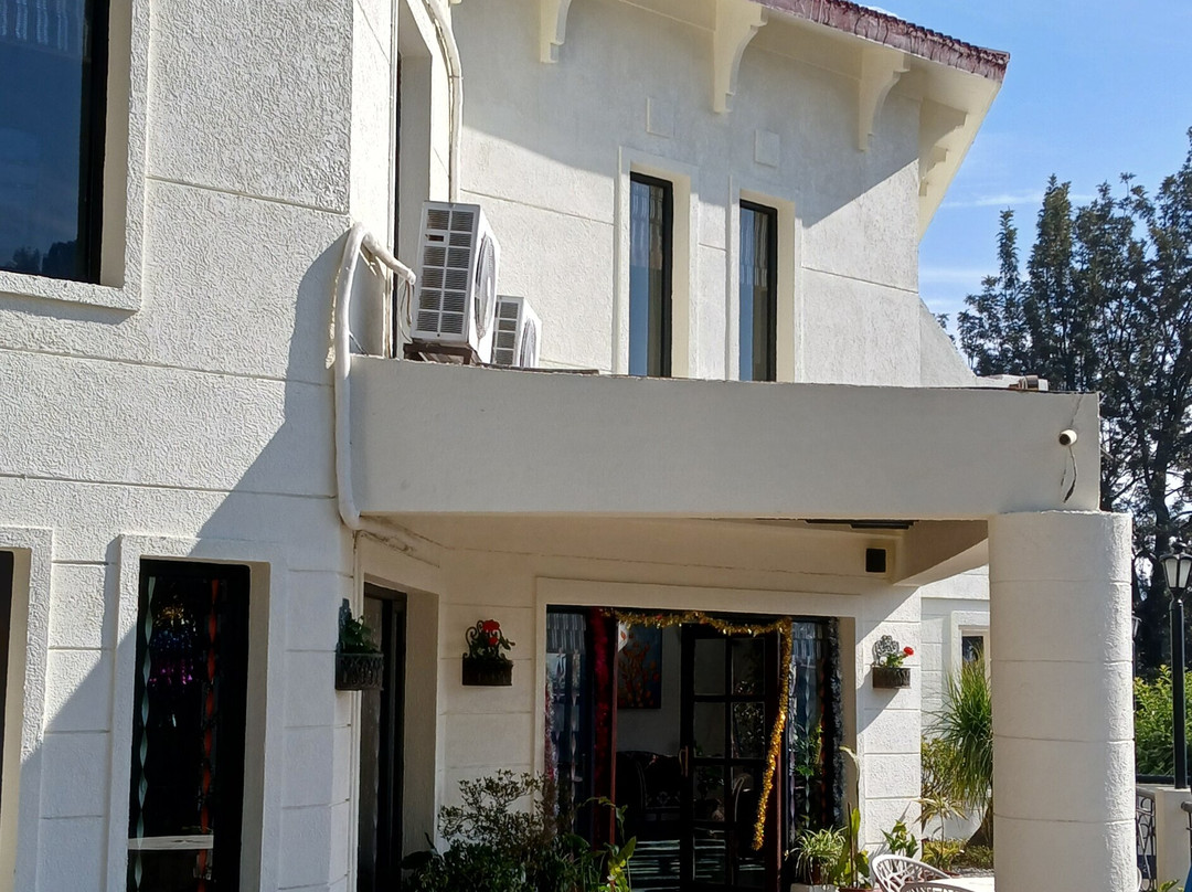 8fold-pinecrest By Larisa, Bhimtal主图