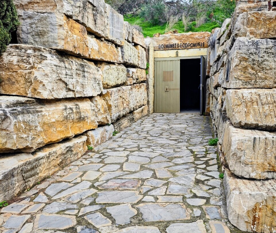 Dolmenes de Corominas-埃斯特波纳必去景点