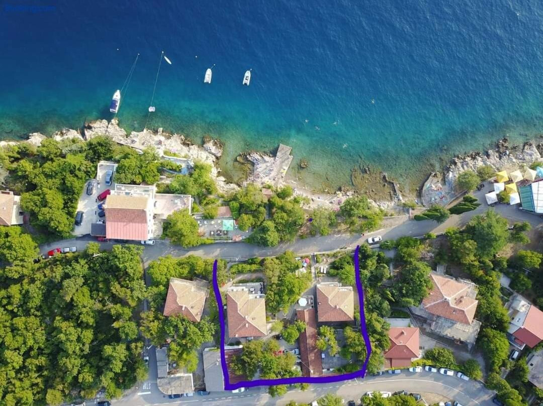 Simple Beachfront Rooms Bego