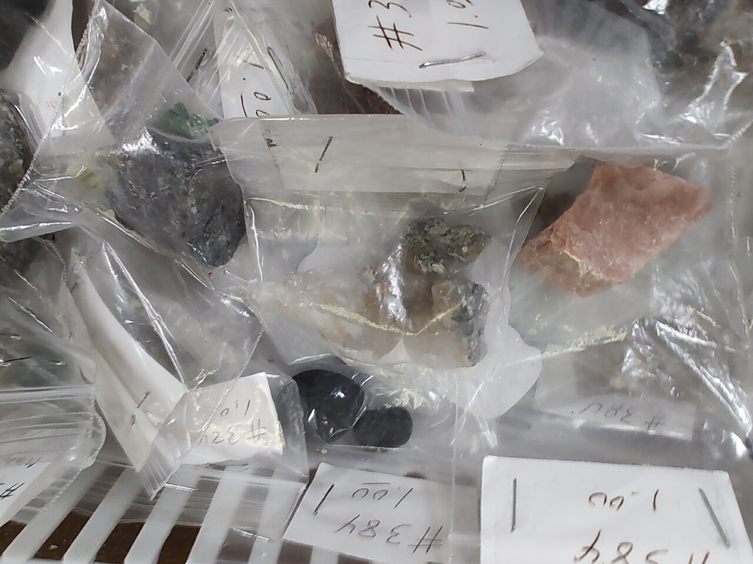 Miller's Crossing Fleatique-Irwin必去景点