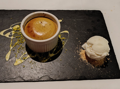 卡萨富尔特宫酒店主图