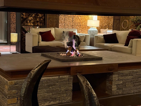 新瓦尔酒店主图