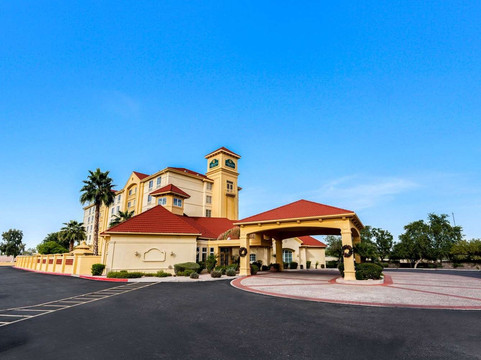 迈措沃迷信泉拉昆塔温德姆套房酒店