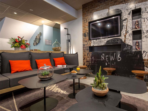 宜必思普罗旺斯布里尼奥勒韦尔特酒店主图