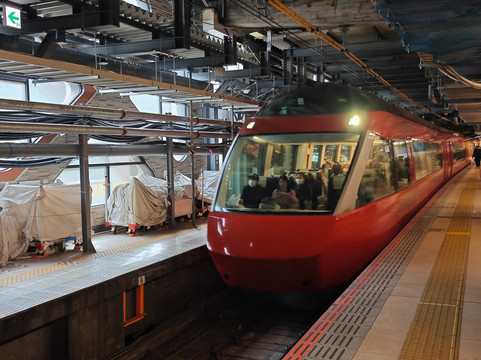 Odakyu Limited Express Romancecar-东京都必去景点