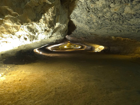 Grotte de Lombrives-Ussat必去景点
