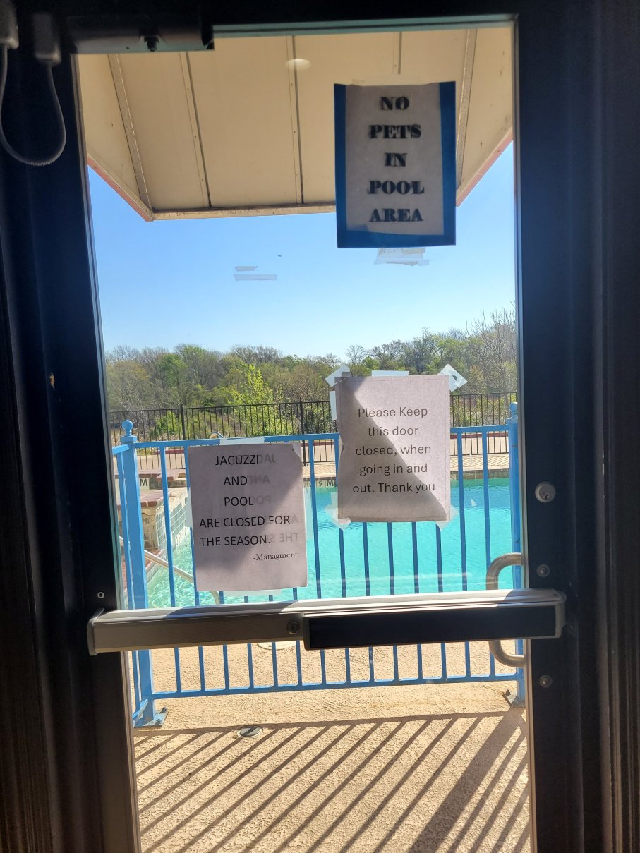 冈贝里尔城美洲最佳价值套房酒店-泳池