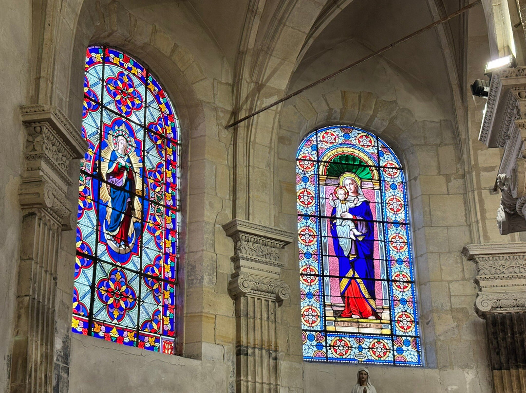 Eglise Saint-Eloi-鲁瓦西必去景点