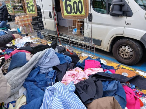 Mercato del giovedì-拉帕洛必去景点