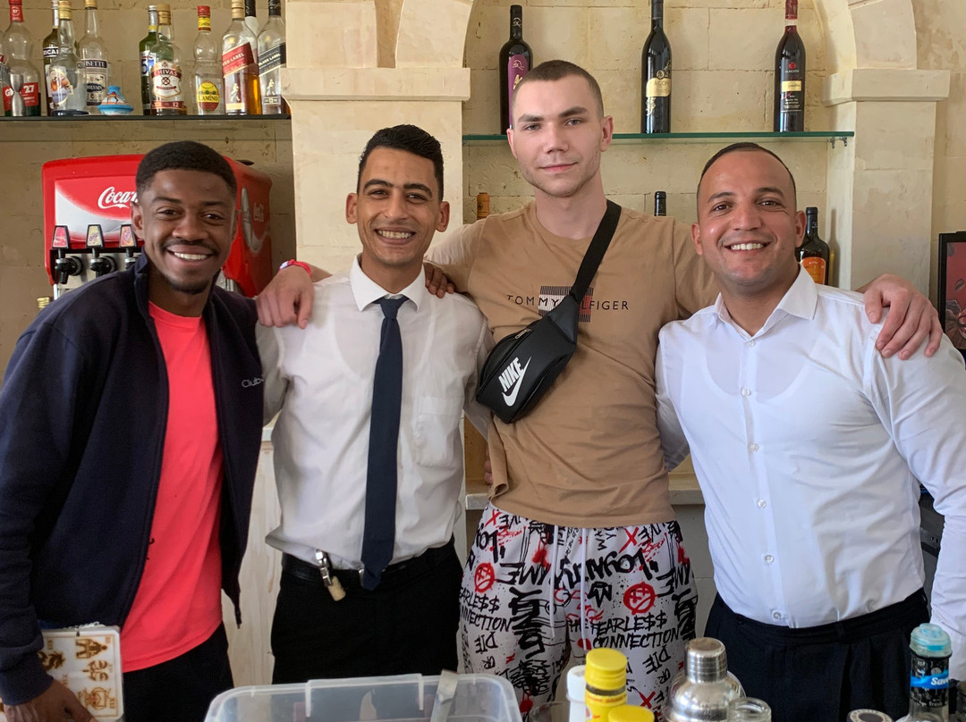 左迪阿克酒店主图