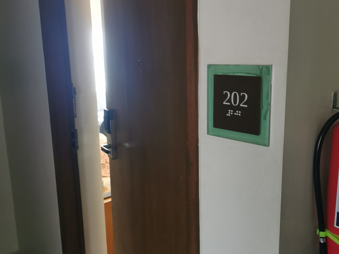 里士满套房酒店主图